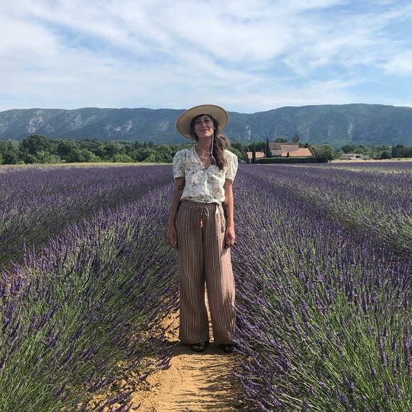 Meet your Posher, Megan - Picture 2 of 4